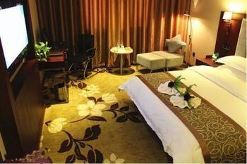 Jinyue Business Hotel Yichuan  Exterior photo